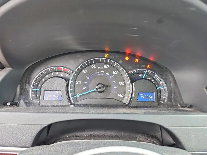 2013 TOYOTA CAMRY XLE V6  