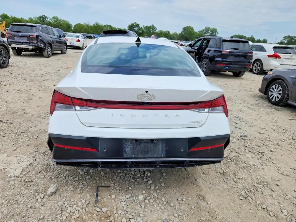 2024 HYUNDAI ELANTRA   