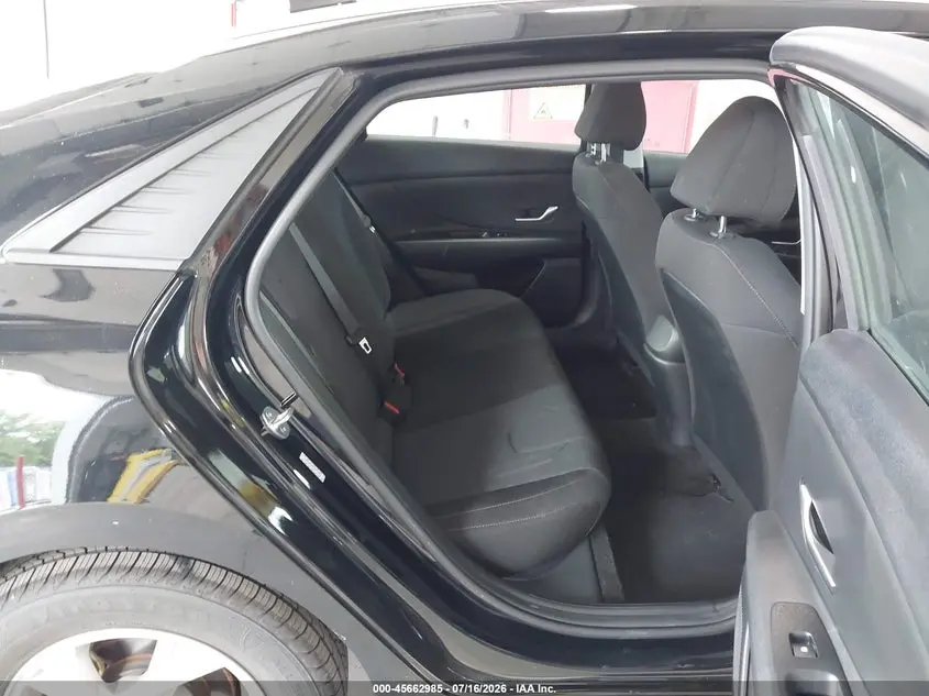 2023 HYUNDAI ELANTRA SE