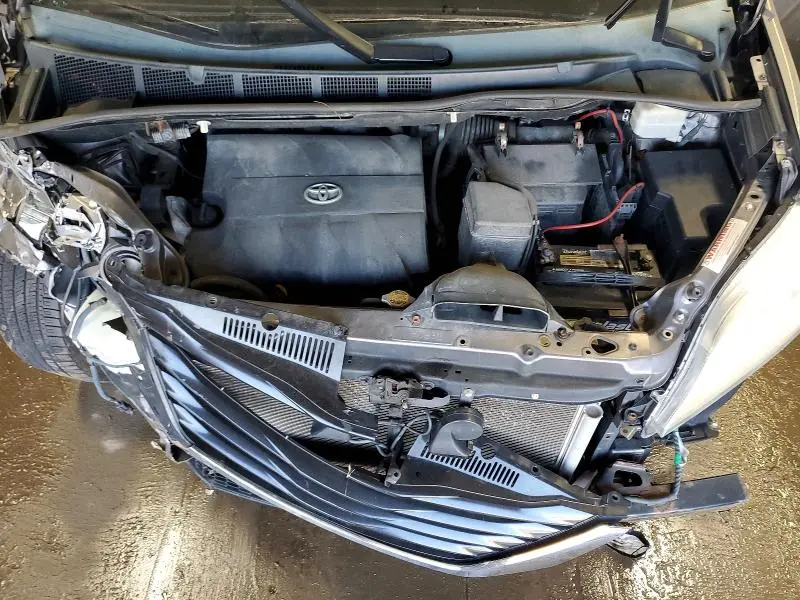 2011 TOYOTA SIENNA LE  