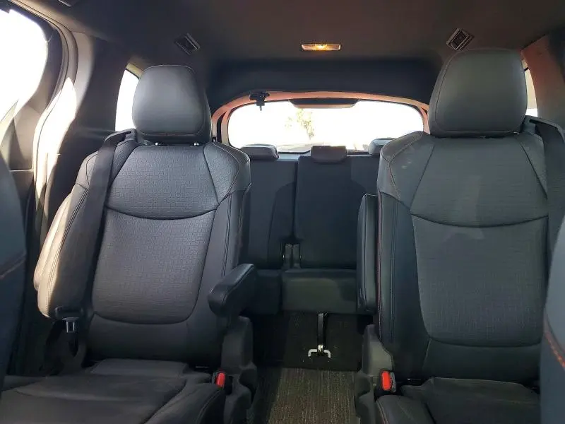 2022 TOYOTA SIENNA XSE  