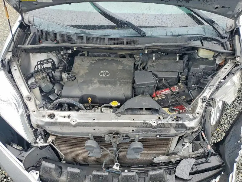 2015 TOYOTA SIENNA LE  