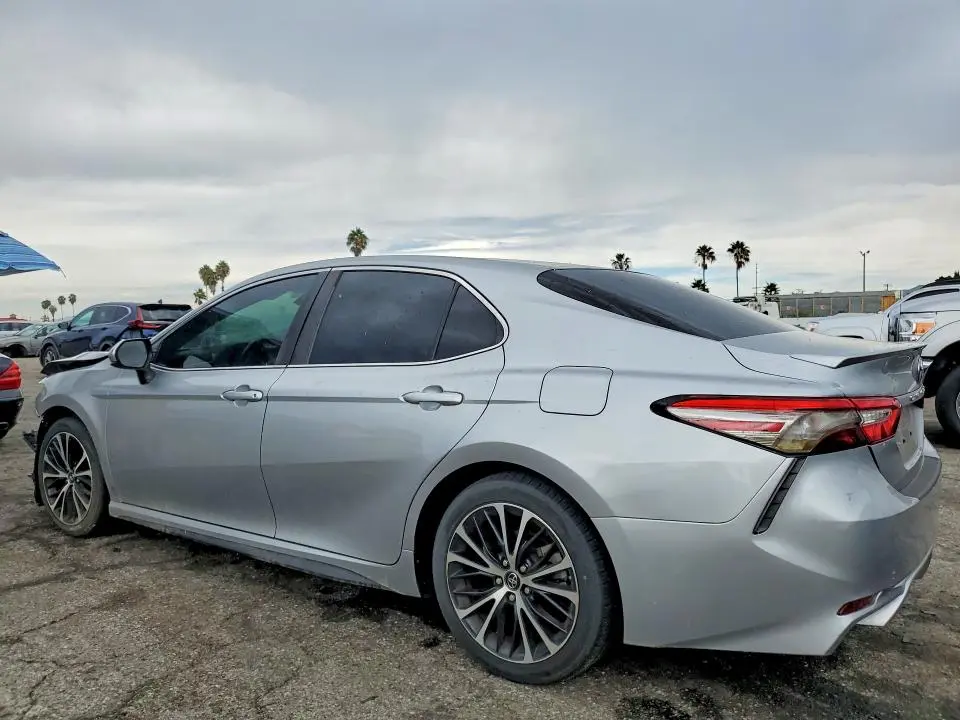 2018 TOYOTA CAMRY SE  