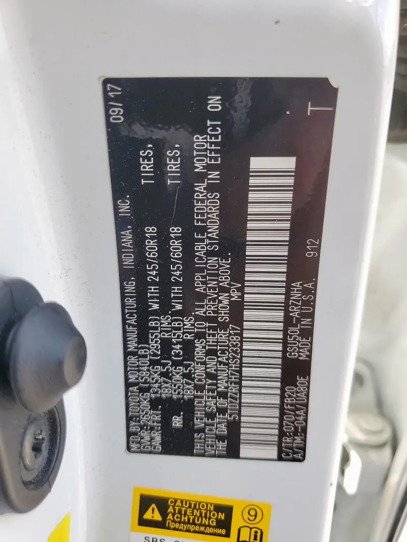 2017 TOYOTA HIGHLANDER LE  