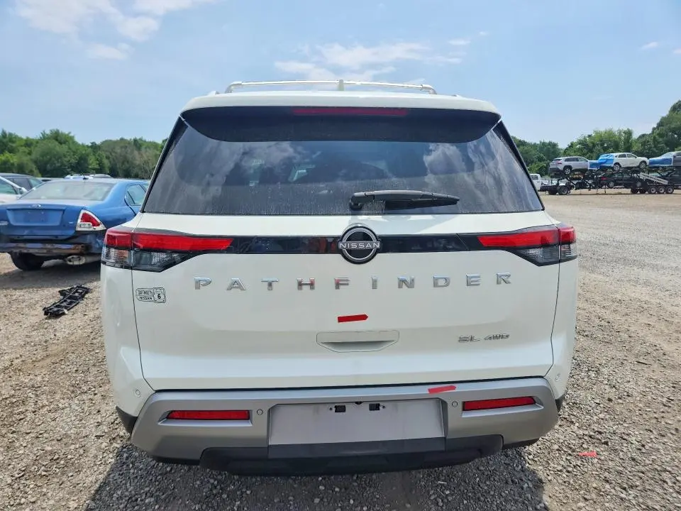 2023 NISSAN PATHFINDER SL  