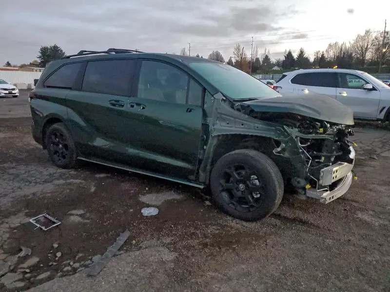 2025 TOYOTA SIENNA XSE  