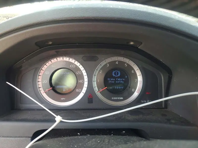 2011 VOLVO XC70 3.2  