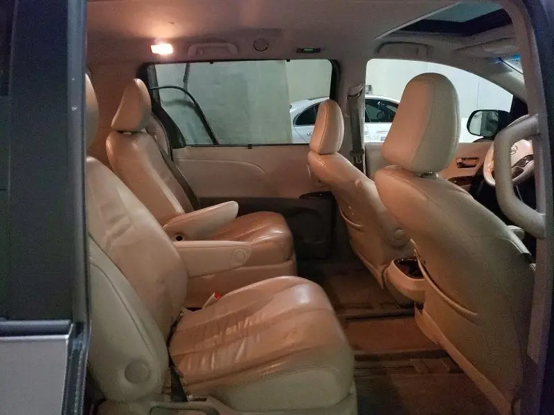 2014 TOYOTA SIENNA XLE 7-PASSENGER  