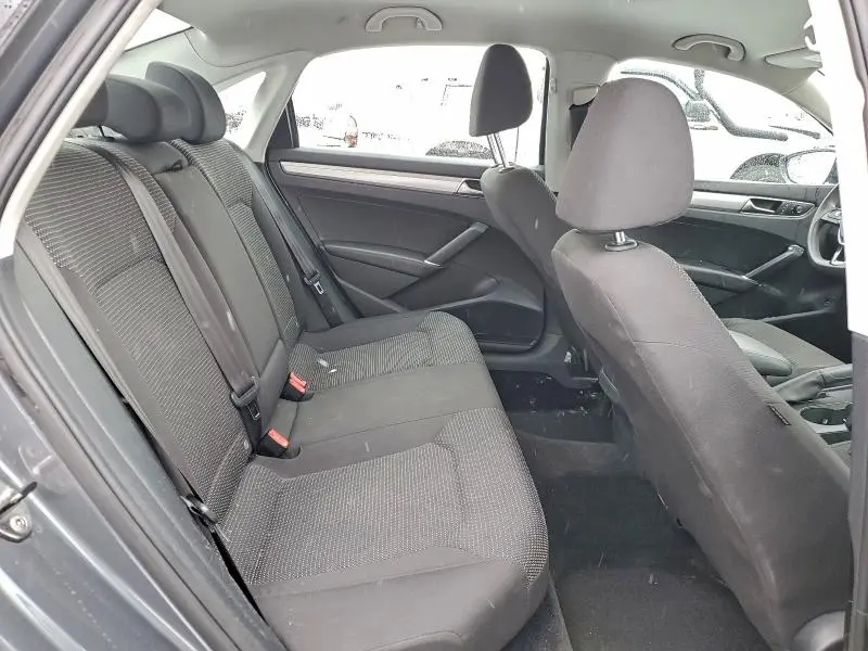 2017 VOLKSWAGEN PASSAT S  