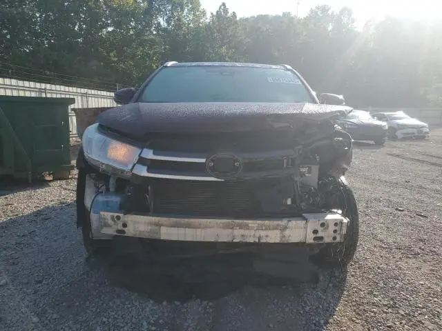 2019 TOYOTA HIGHLANDER SE  