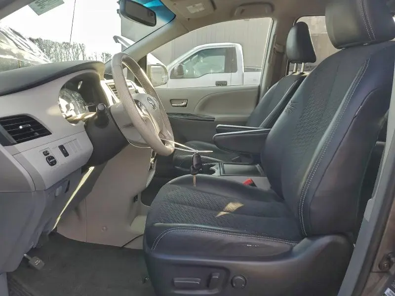 2014 TOYOTA SIENNA SPORT  