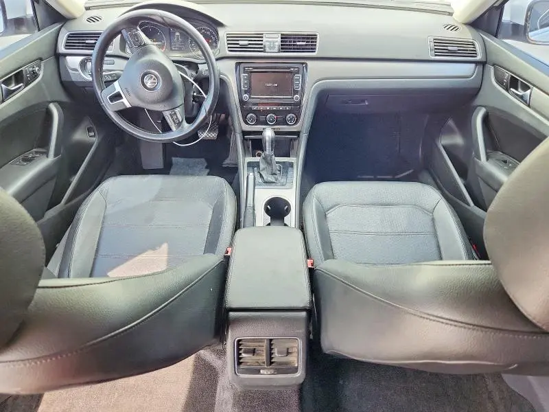 2015 VOLKSWAGEN PASSAT SE  
