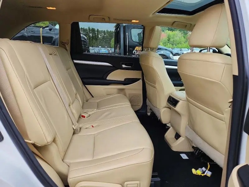 2016 TOYOTA HIGHLANDER XLE  