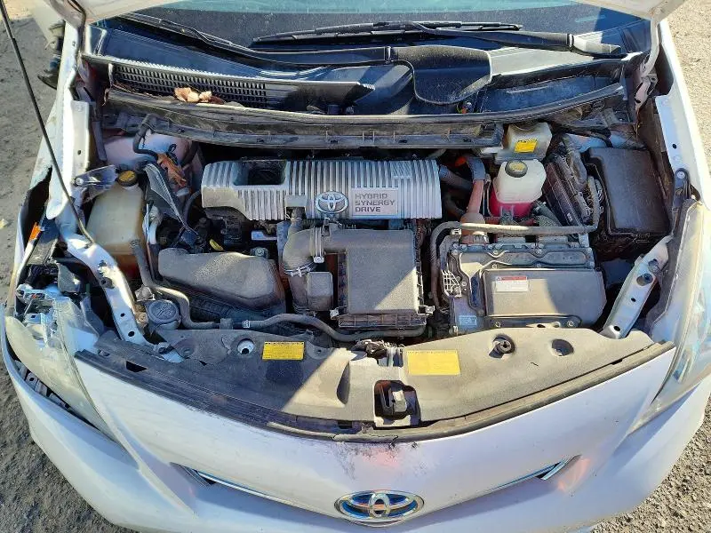 2013 TOYOTA PRIUS V TWO  