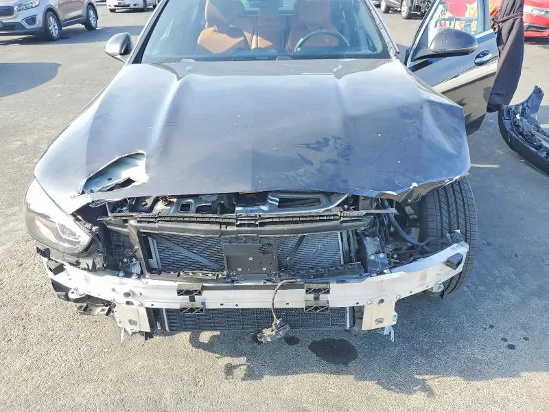 2025 MERCEDES-BENZ C 300  