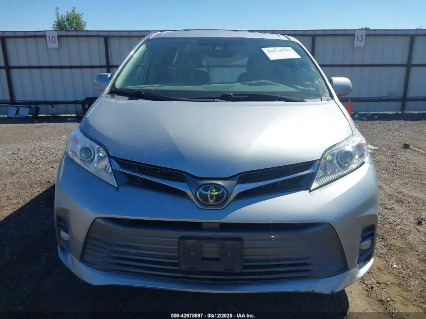 2020 TOYOTA SIENNA XLE