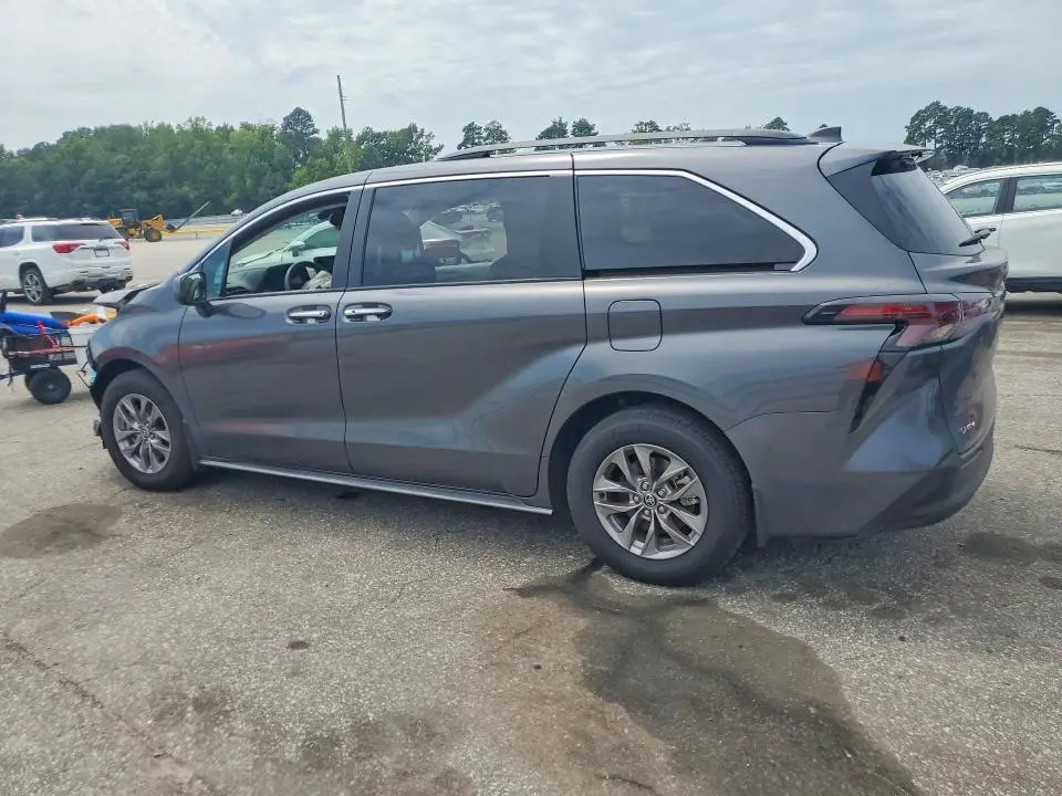 2025 TOYOTA SIENNA XLE 8-PASSENGER  