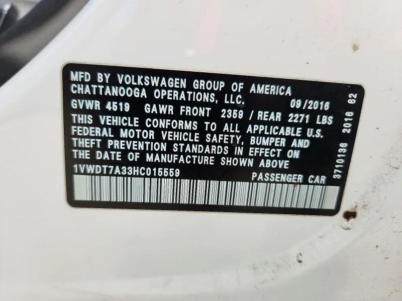 2017 VOLKSWAGEN PASSAT   