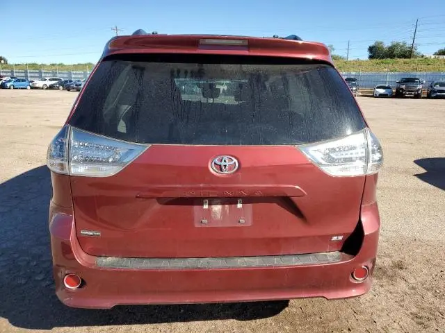 2017 TOYOTA SIENNA SE  