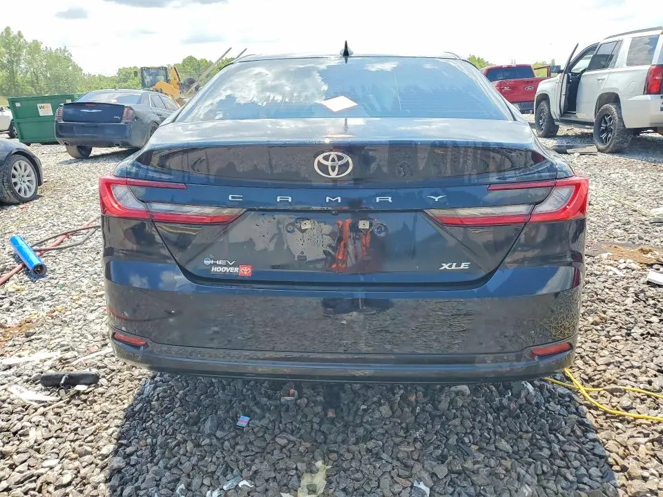 2025 TOYOTA CAMRY XLE  