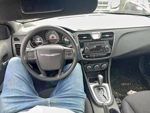 2013 CHRYSLER 200 LX  