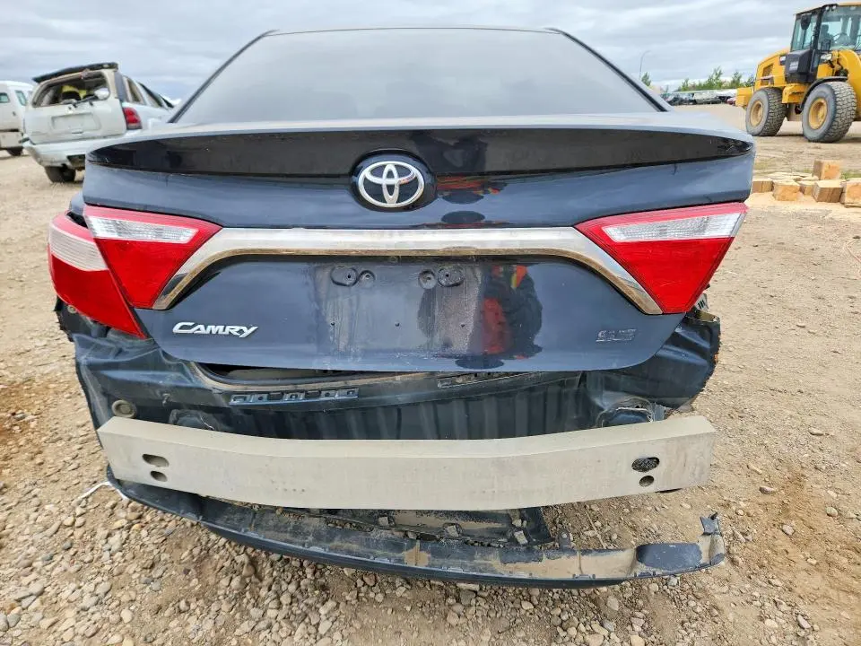 2017 TOYOTA CAMRY SE  