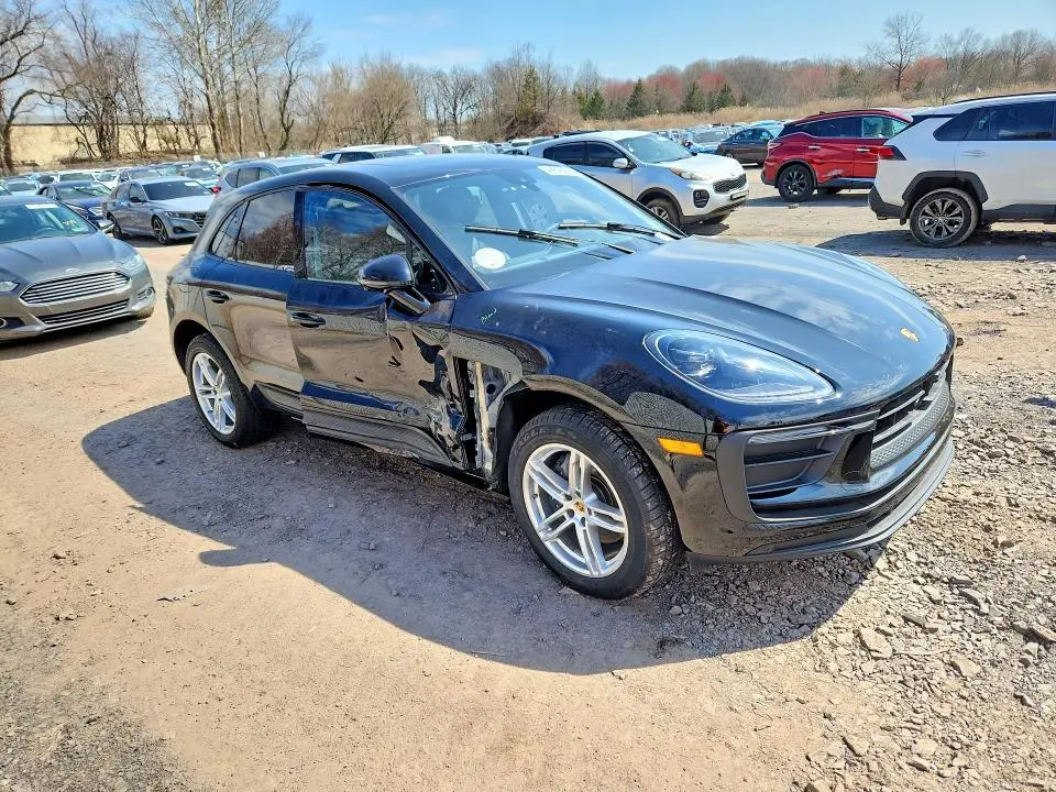 2026 PORSCHE MACAN BASE  