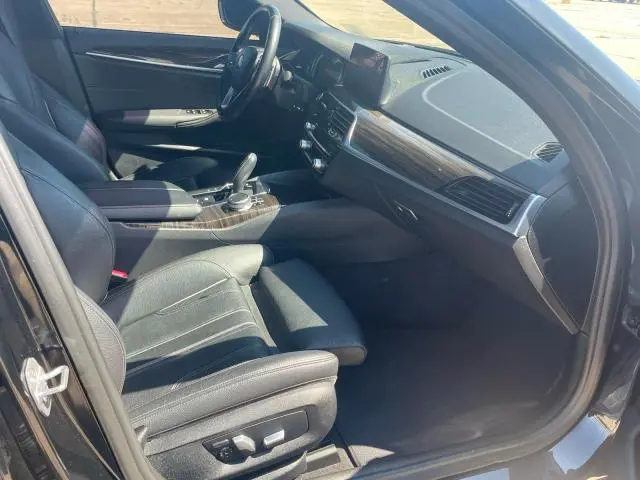 2019 BMW 530E   