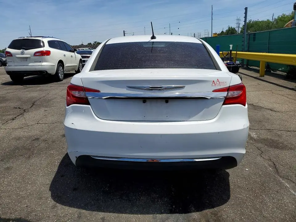 2013 CHRYSLER 200 LX  