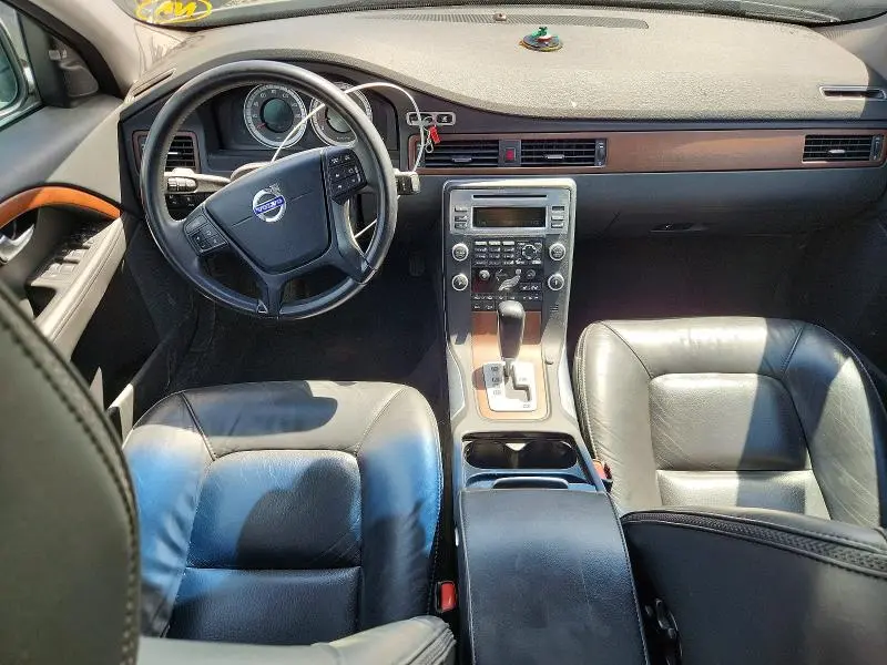 2011 VOLVO XC70 3.2  