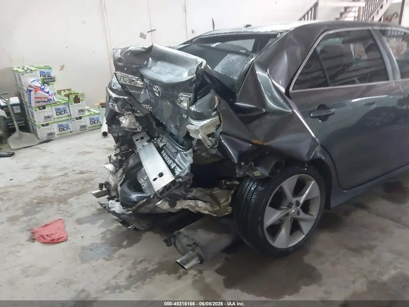 2014 TOYOTA CAMRY SE V6