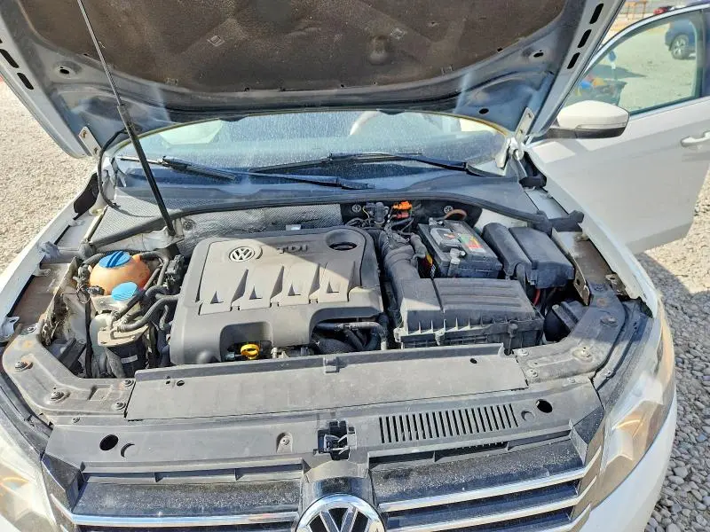 2014 VOLKSWAGEN PASSAT SE  
