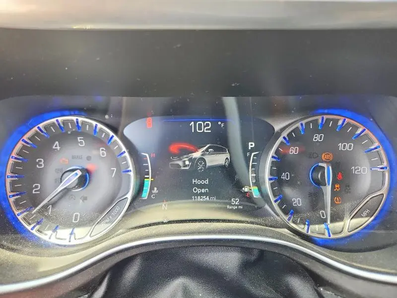 2017 CHRYSLER PACIFICA LIMITED  