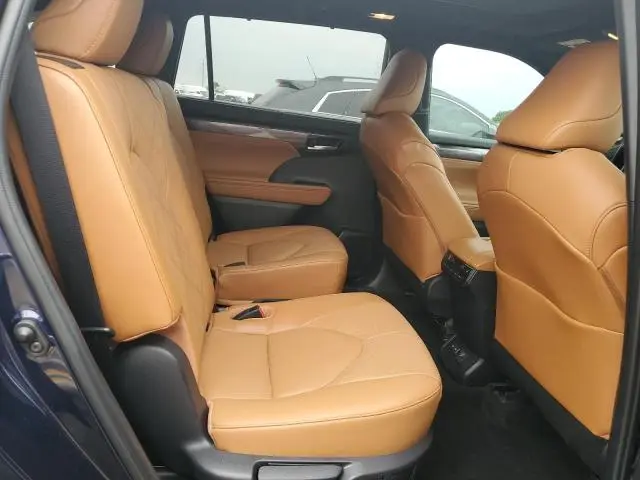 2023 TOYOTA HIGHLANDER HYBRID PLATINUM  