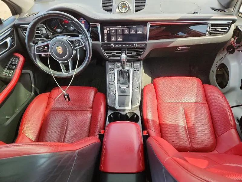 2019 PORSCHE MACAN   