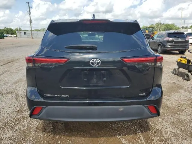 2021 TOYOTA HIGHLANDER XLE  