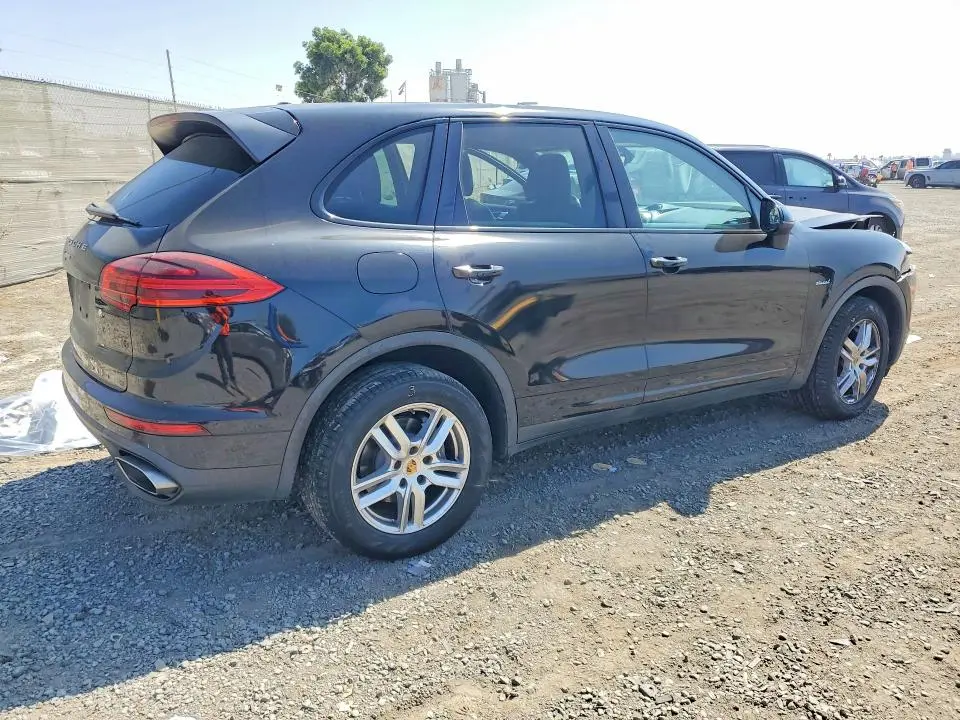 2015 PORSCHE CAYENNE   