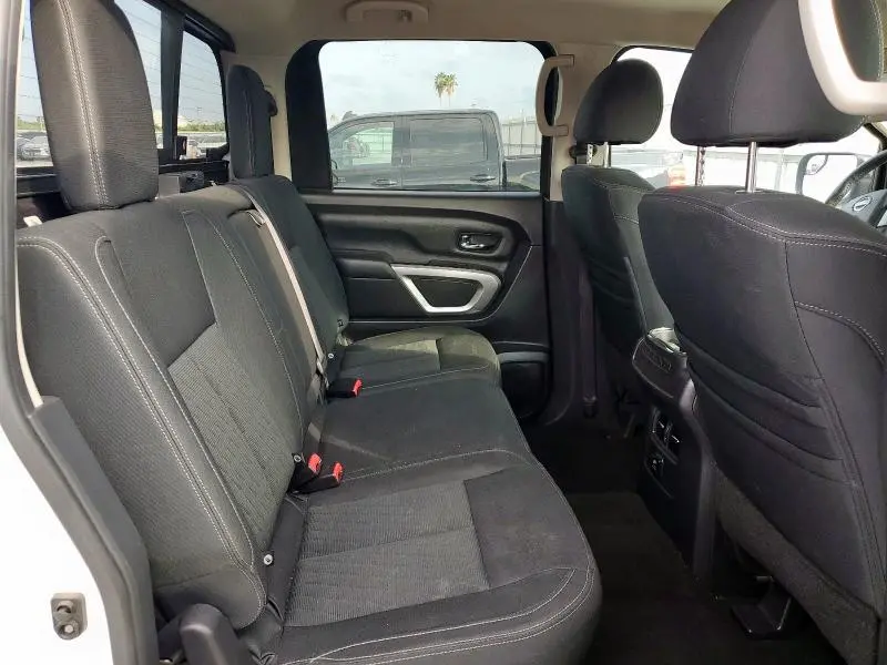 2018 NISSAN TITAN SV  