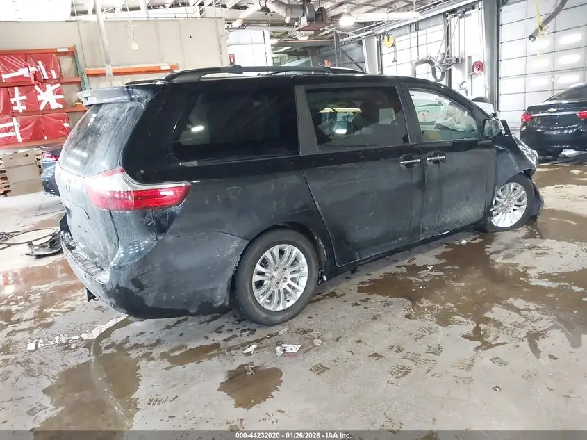 2015 TOYOTA SIENNA XLE 8 PASSENGER