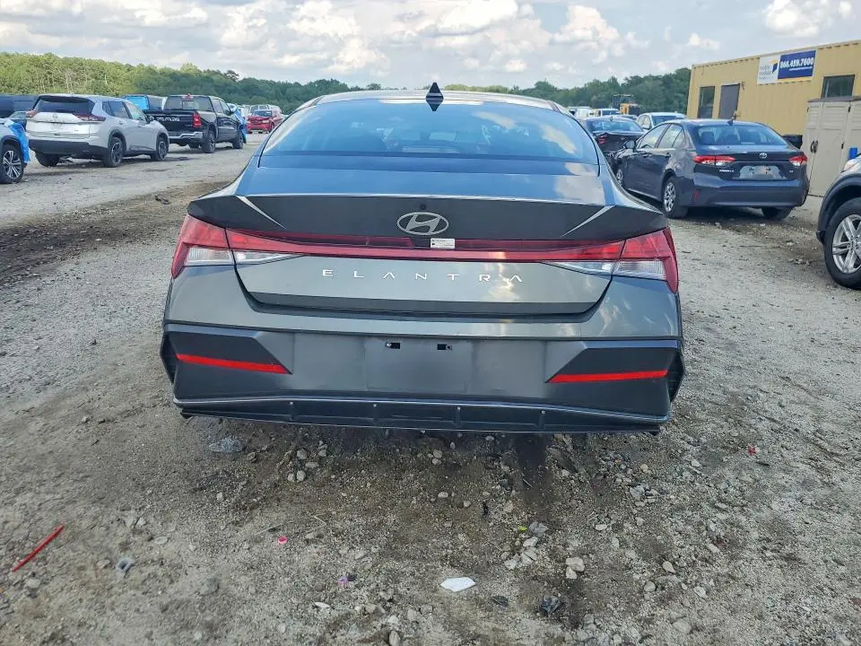 2025 HYUNDAI ELANTRA SEL  