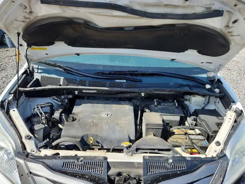 2014 TOYOTA SIENNA XLE 8-PASSENGER  