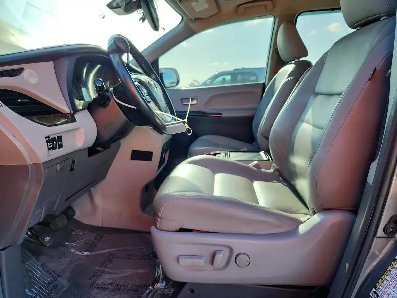 2018 TOYOTA SIENNA XLE PREMIUM 8-PASSENGER  
