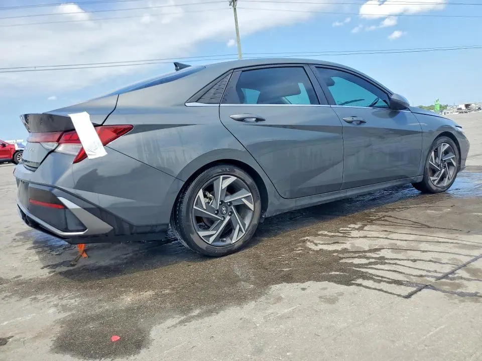 2024 HYUNDAI ELANTRA SEL  