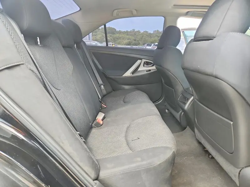 2011 TOYOTA CAMRY SE  