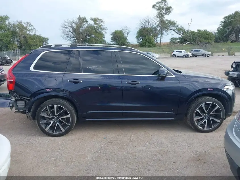 2017 VOLVO XC90 T6 MOMENTUM