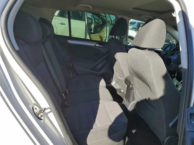 2011 VOLKSWAGEN GOLF   