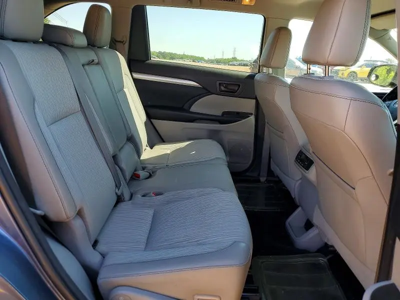 2017 TOYOTA HIGHLANDER LE PLUS  