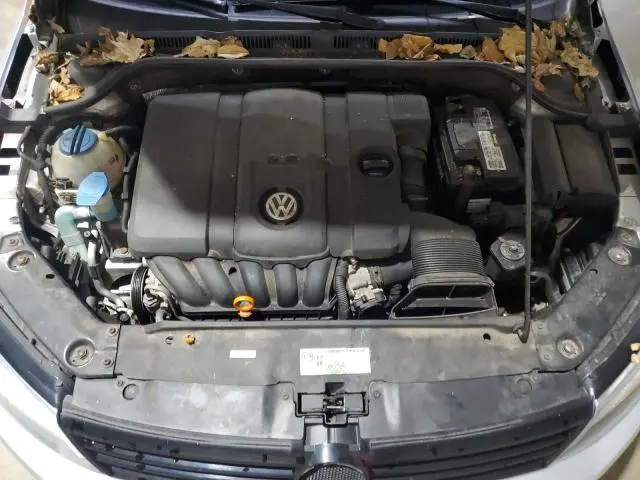 2011 VOLKSWAGEN JETTA SE  