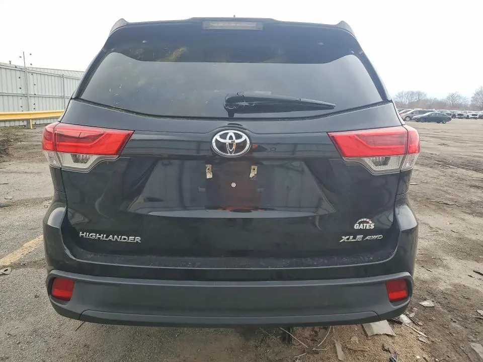 2018 TOYOTA HIGHLANDER XLE  