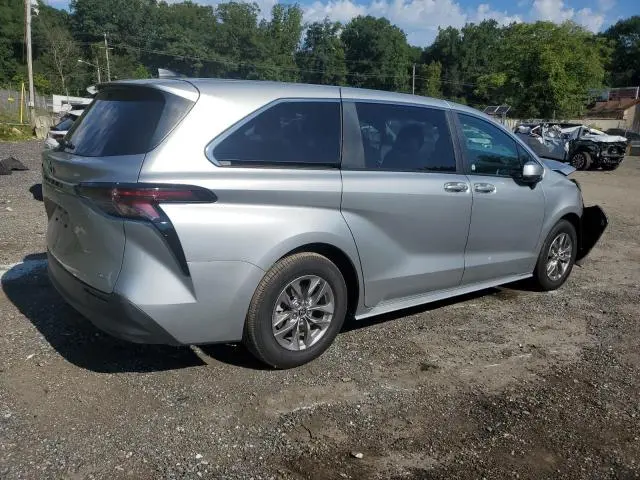 2025 TOYOTA SIENNA LE  